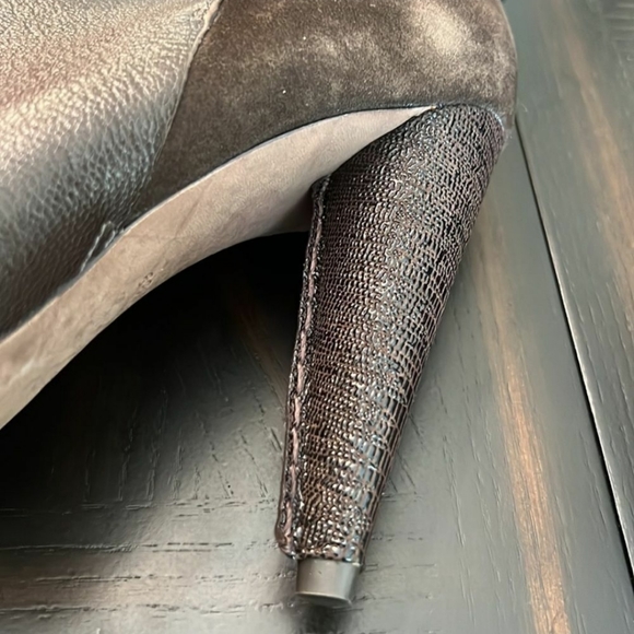 Gorgeous, dark brown suede, & pebble grain leather booties, size 8.5 - Picture 5 of 8